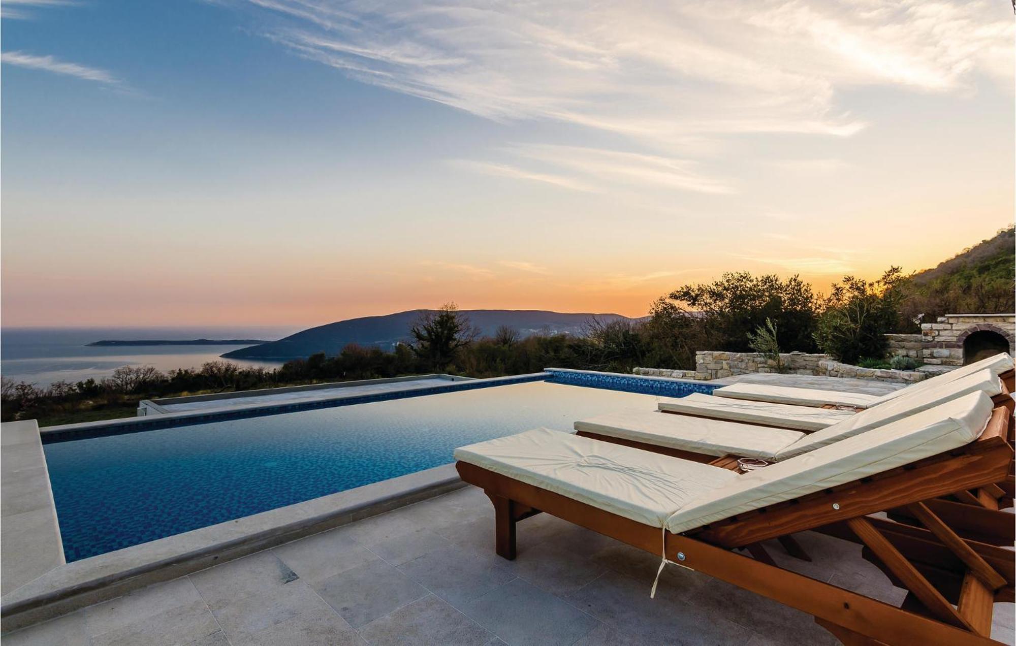 Amazing Home In Herceg Novi With House Sea View Luaran gambar